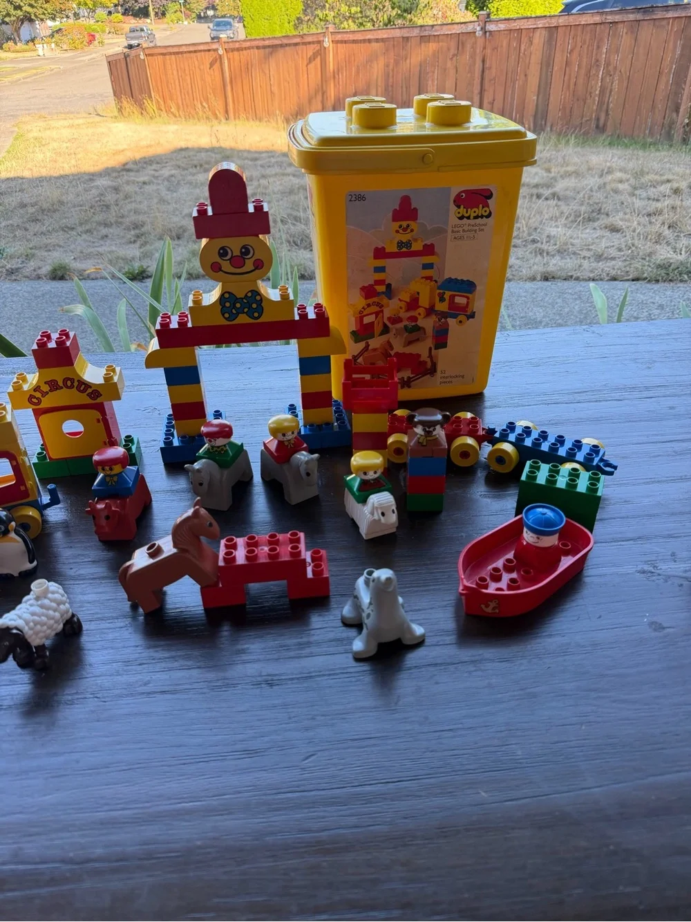 Lego DUPLO 2386 retired set with oversized bucket and extra blocks